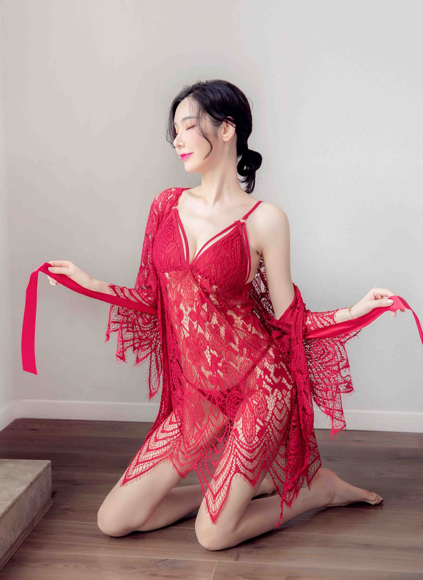 Áo choàng ngủ dài kèm váy 2 dây sexy đuôi cá màu đỏ đẹp mắt. Sản phẩm luôn có sẵn tại Hà Nội, giao hàng toàn quốc. Vui lòng gọi 09.6264.1133